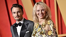 Brandon Thomas Lee a Pamela Andersonová na Vanity Fair Oscar party (Los...