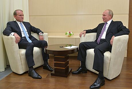 Viktor Medveduk a ruský prezident Vladimir Putin se v minulosti navtvovali i...