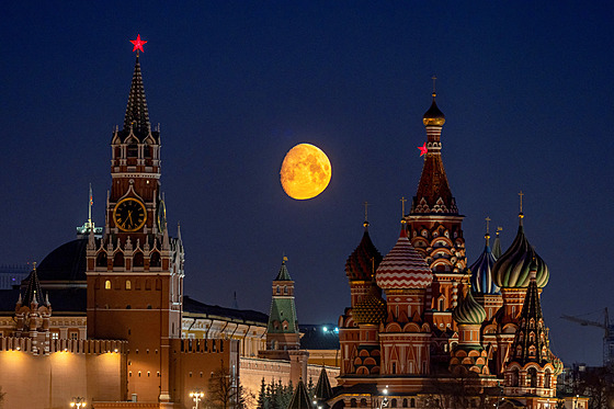 Smartphony s Androidem a iPhony u� v Rusku nebudou fungovat. 