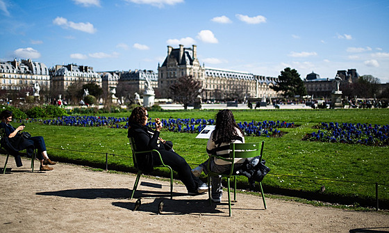 Pohled do ásti Tuilerijských zahrad.