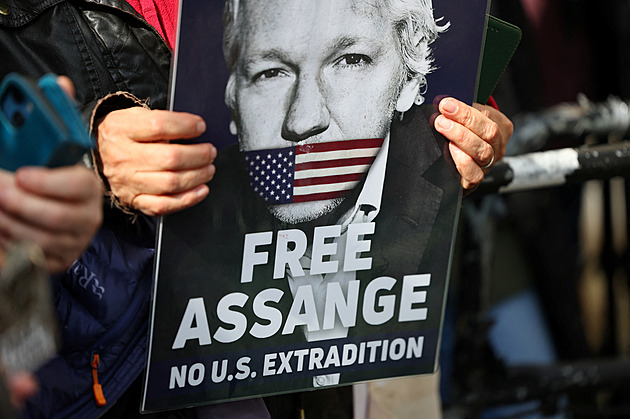 Dílčí výhra Assange. Britský soud odložil vydání do USA, neví, co by s ním bylo