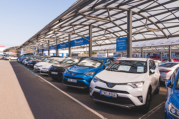 V autobazarech je konečně zase z čeho vybírat. Ojetiny sice dál zdražují, už ale zdaleka ne tak rychle