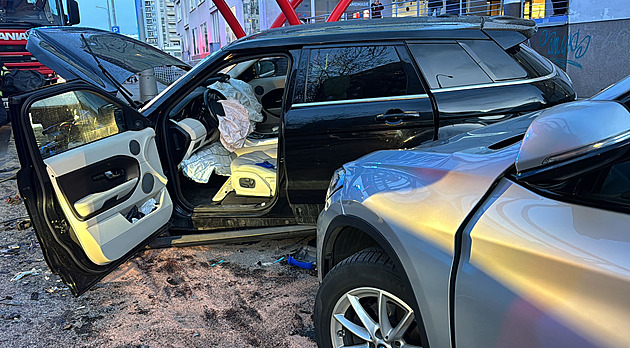 V pražských Stodůlkách havarovala tři auta. Jeden ze řidičů nadýchal 1,7 promile