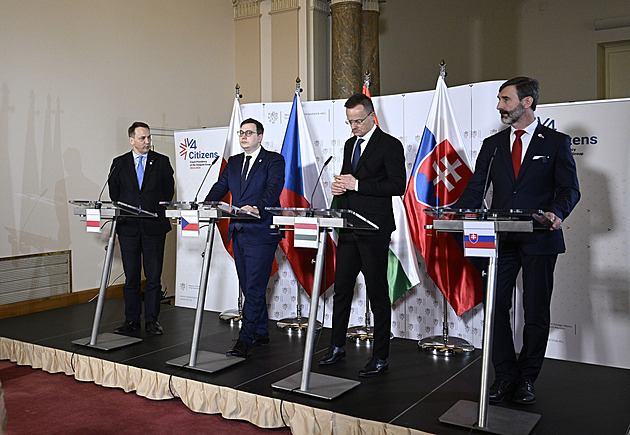 Schůzka potvrdila rozpůlenou V4. Slováci ani Maďaři zbraně Ukrajině nedají