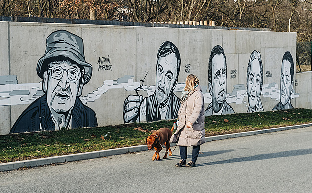OBRAZEM: Menšík, Kryl, Sekora. Zeď v brněnské čtvrti zdobí portréty osobností