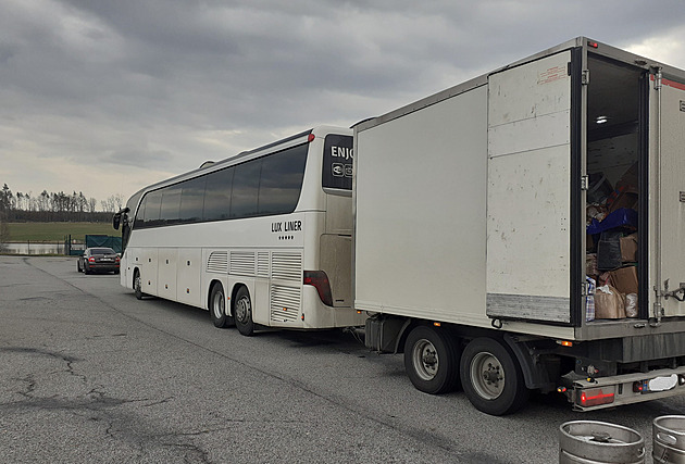 Ve speciáln upraveném autobusu s moldavskou registraní znakou nejeli ádní...