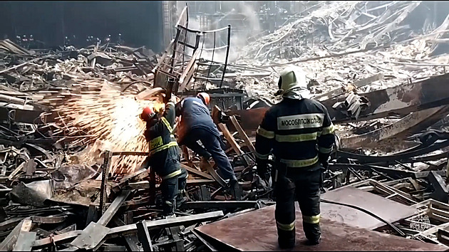 Rusové nepočítají, že by našli další přeživší. Pátrají už jen po tělech