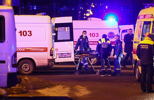 K útoku u Moskvy se hlásí Islámský stát, teroristé prchli v bílém renaultu