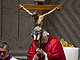 Pape Frantiek vede liturgii umuení Pán na Velký pátek v bazilice svatého...