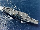 Americká letadlová lo USS Coral Sea.