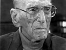 George Abbott, americký herec, dramatik a reisér 107 let