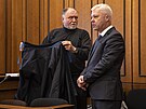 Soud projedn� kauzu moravskoslezsk�ho hejtmana Jana Krko�ky (vpravo), kter� je...