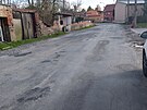 Test silni: oprava ponienho asfaltu v Hostkovicch.