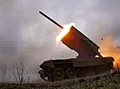 Raketa vypálená ze systému TOS-1 ruské armády na neznámém míst na Ukrajin....