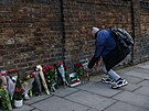 Na ruském velvyslanectví v Londýn vzniklo pietní místo za obti teroristického...