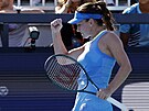 Rumunská tenistka Simona Halepová se hecuje v prvním kole turnaje v Miami.