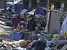 Tábor bezdomovc na Storey Road v San Jose v Kalifornii. Poet lidí bez...