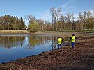 Bagr je bez vody, Bud�jovice daly vy�istit n�dr� ve Stromovce