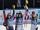 Nejlepí ti závodnicesuper-G v Saalbachu. Zleva druhá Federica Brignoneová,...