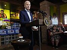 Prezident Joe Biden na p�edvolební akci v restauraci El Portal ve Phoenixu (19....