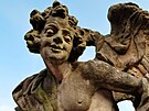 Andl Gloria je jednou z mála soch, která vykazuje zbytky pvodní polychromie....