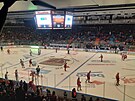 Na stadion v Hradci Kr�lov� se vejde 6 890 div�k�.