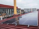 Fotovoltaick panely instalovan v karlovarsk sklrn Moser