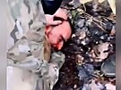 Drastické video ukazuje uíznutí ucha údajnému pachateli útoku u Moskvy