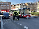 V prask ulici Pod Rapidem srazil autobus chodkyni. Osmaticetilet ena...