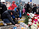 Ped koncertním centrem na okraji Moskvy, kde dolo k teroristickému útoku,...