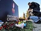 Pietní místa za padlé pi teroristickém útoku v vznikají po celém Rusku. (23....