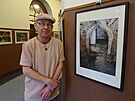 Speleolog a fotograf Petr Hruban na v�stav� sv�ch fotografi� z podzem�.