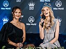 Modelka Krystyna Pyszková na tiskové konferenci po vítzství na Miss World. Na...