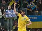 Ukrajinský fotbalista Roman Jaremuk slaví gól.