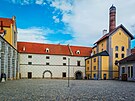 V 16. století zde nechal Petr Vok z Romberka vybudovat palác pro svou...