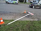 Nehoda sportovn�ho vozu mustang na ulici Akademika Bedrny v Hradci Kr�lov� (24....