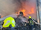 Stedoet hasii zasahovali u poru haly s tdc linkou odpadu (19. bezna...
