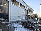 Stedoet hasii zasahovali u poru haly s tdc linkou odpadu (19. bezna...