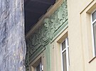 Bourání domu v Nádraní ulici, unikátní fresku s voraem se z fasády nepodailo...