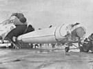Vykládka rakety Thor z letounu Douglas C-124 Globemaster ve Velké Británii