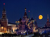 Rudé námstí je hlavní námstí v Moskv. Je povaováno za centrum msta i...