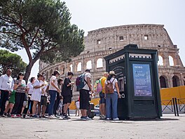 Kdy bylo ímské Koloseum v roce 80 naeho letopotu oteveno, diváci  a to...