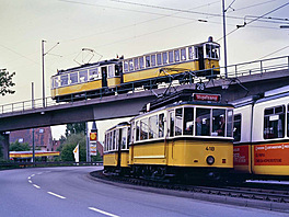 Stuttgartská mstská zubaka, rok 1984, stoleté výroí. Zubaka je na most,...