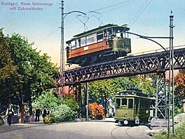 Stuttgartská zubaka a pod ní klasická tramvaj