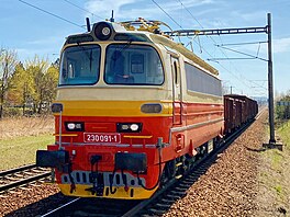 Laminátka 230.091 s manipula�ním vlakem do Veselí