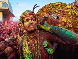 Oslava hinduistického svátku barev, zvaného Hólí. (25. bezna 2024)