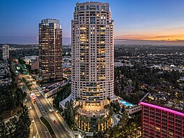Luxusní penthouse ve 40. pate mrakodrapu The Century v Los Angeles, který má...