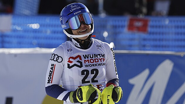 eská lyaka Martina Dubovská v cíli slalomu Svtového poháru v Aare.