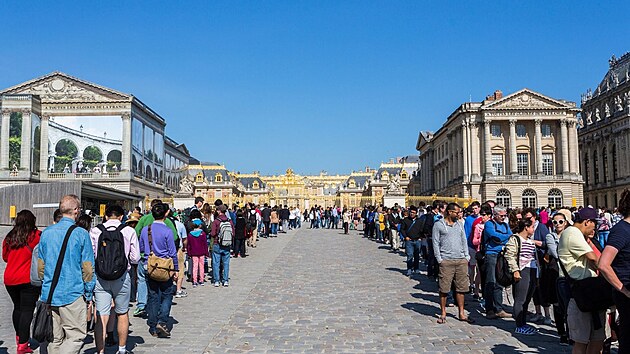 V zámku ve Versailles vzplanula střecha, evakuovali stovky návštěvníků