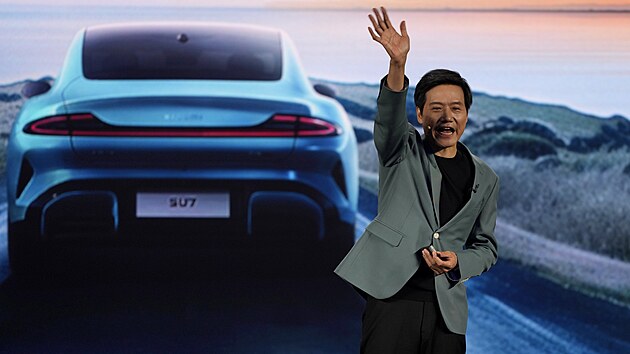Lej n, Generln editel a zakladatel firmy Xiaomi pedstavuje elektrick sedan SU7.